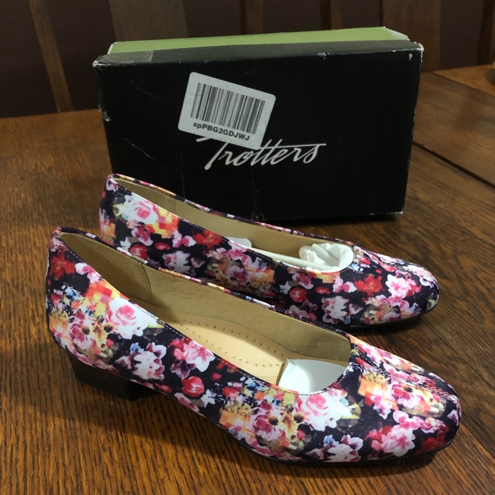 Trotters Doris Printed Floral Suede Heel Pumps
